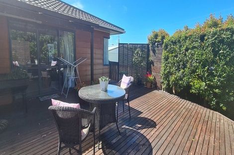 Photo of property in 4a Karamu Street, Te Atatu Peninsula, Auckland, 0610