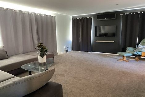 Photo of property in 1/16 Stanley Road, Glenfield, Auckland, 0629