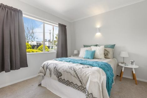 Photo of property in 8a Langton Road, Stanmore Bay, Whangaparaoa, 0932