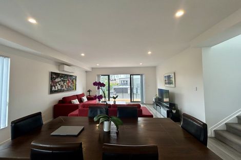 Photo of property in 2/13 Oteha Valley Road, Northcross, Auckland, 0632