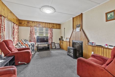 Photo of property in 35 Sunny Grove, Wainuiomata, Lower Hutt, 5014