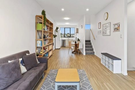 Photo of property in 5 Bloom Crescent, Sunnyvale, Auckland, 0612