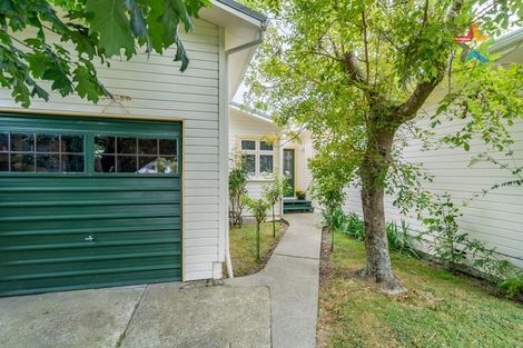 Photo of property in 1 Woodvale Grove, Fairfield, Lower Hutt, 5011