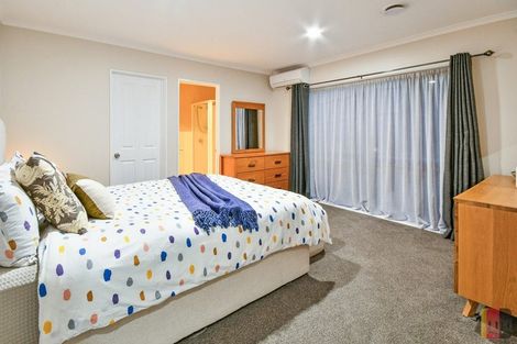 Photo of property in 51 Castlefinn Drive, Weymouth, Auckland, 2103