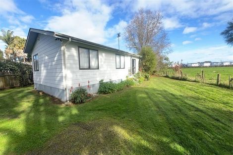Photo of property in 28 Pukeroa Place, Papakura, 2110