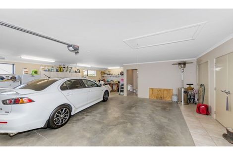 Photo of property in 66 Grovenor Drive, Orewa, 0931