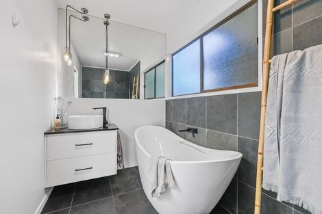 Photo of property in 4 Leonard Place, Dinsdale, Hamilton, 3204