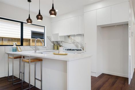Photo of property in 17 Whakairo Crescent, Gulf Harbour, 0930