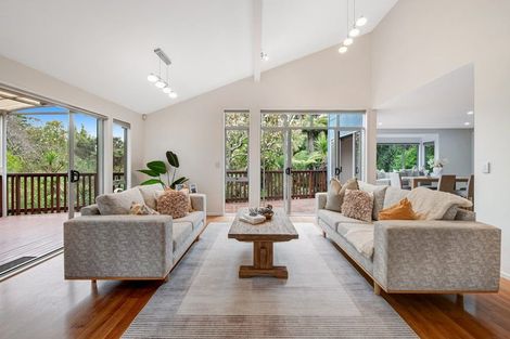 Photo of property in 9 Springwater Vale, Unsworth Heights, Auckland, 0632