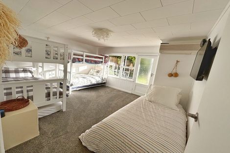 Photo of property in 12 Bayview Crescent, Duvauchelle, 7581