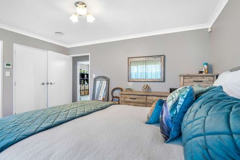 Photo of property in 19a Kawaha Point Road, Fairy Springs, Rotorua, 3015