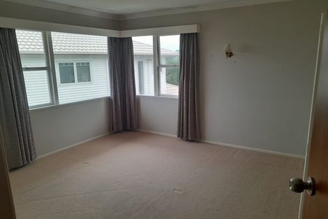 Photo of property in 35 Holland Road, Hillcrest, Auckland, 0627