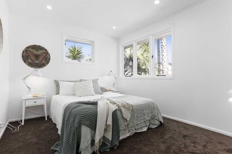 Photo of property in 4 Neil Avenue, Te Atatu Peninsula, Auckland, 0610