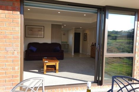 Photo of property in 13 Te Awa Place, Red Beach, 0932