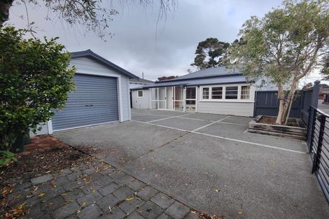 Photo of property in 28 Whites Line West, Woburn, Lower Hutt, 5010