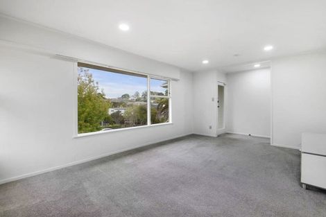 Photo of property in 33 Claverdon Drive, Massey, Auckland, 0614