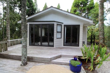 Photo of property in 5 Kaurimu Rise, Titirangi, Auckland, 0604