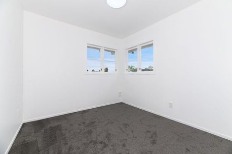 Photo of property in 5 Glenford Lane, Te Atatu Peninsula, Auckland, 0610