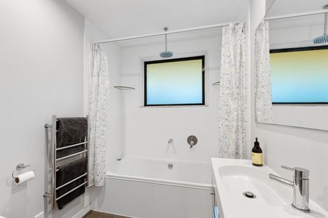 Photo of property in 122 Riverlaw Terrace, Saint Martins, Christchurch, 8022