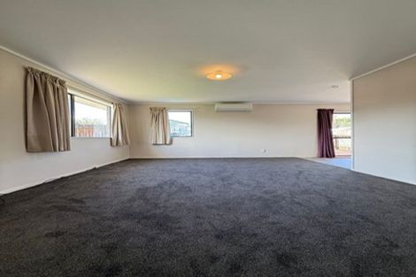 Photo of property in 2/6 Trimdon Street, Randwick Park, Auckland, 2105