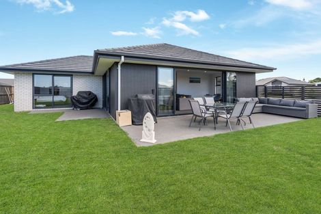 Photo of property in 32 Tara Crescent, Woodend, 7610
