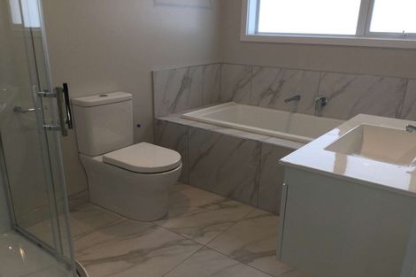 Photo of property in 18 Ridgeview Close, Red Beach, 0932