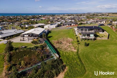 Photo of property in 24 Tohora View, Waihi Beach, 3611