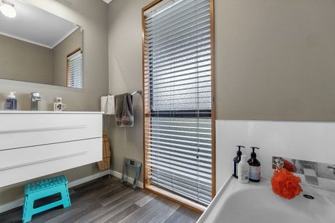 Photo of property in 28 Lachlan Drive, Dinsdale, Hamilton, 3204