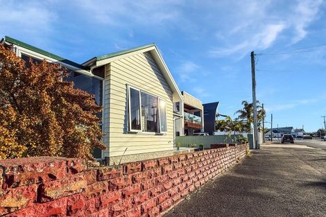Photo of property in 52 Charles Street, Westshore, Napier, 4110