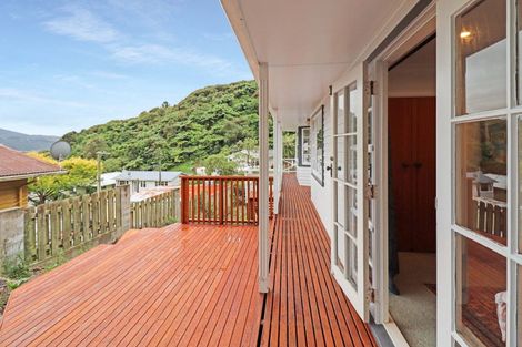 Photo of property in 17 Holmes Grove, Naenae, Lower Hutt, 5011