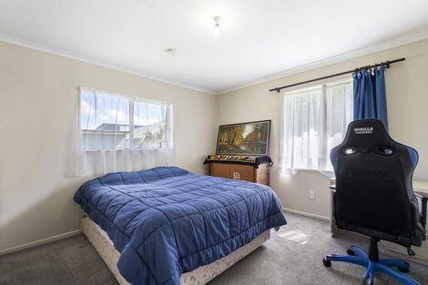 Photo of property in 1/7 Rewarewa Road, Te Atatu Peninsula, Auckland, 0610