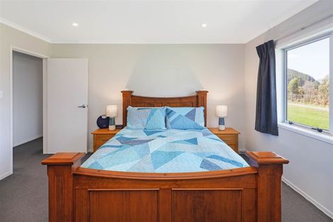 Photo of property in 4 Cory Jane Grove, Riverstone Terraces, Upper Hutt, 5018