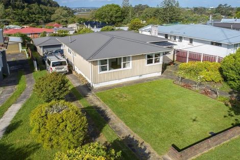 Photo of property in 18 Huruhuru Road, Massey, Auckland, 0614