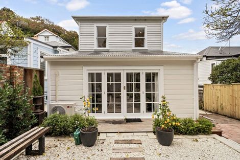 Photo of property in 25 Newman Terrace, Thorndon, Wellington, 6011