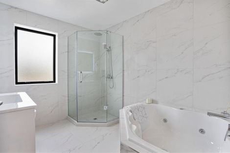 Photo of property in 4 Matahae Drive, Flat Bush, Auckland, 2019