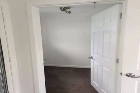 Photo of property in 27 Clinton Avenue, Te Atatu Peninsula, Auckland, 0610