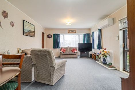 Photo of property in 1 Pinedale Parade, Milson, Palmerston North, 4414