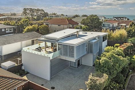Photo of property in 49 Seaview Road, Castor Bay, Auckland, 0620