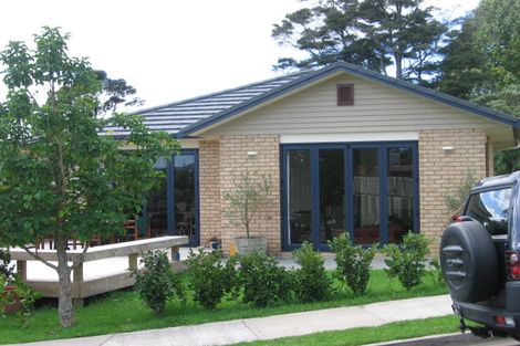 Photo of property in 7 Frenz Drive, Titirangi, Auckland, 0604