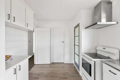 Photo of property in 102 Heta Road, Highlands Park, New Plymouth, 4312
