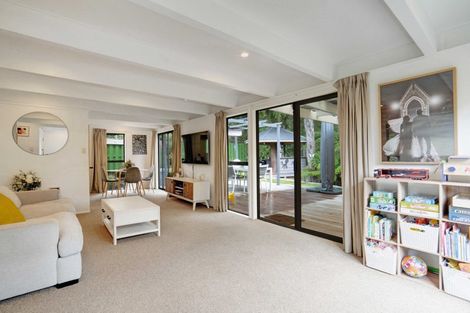 Photo of property in 2/5 Eugen Place, Bayview, Auckland, 0629