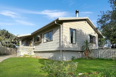 Photo of property in 6 Harrod Avenue, Foxton Beach, Foxton, 4815