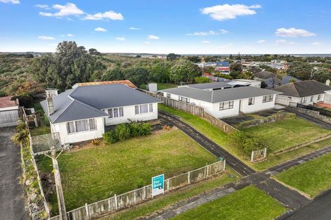 Photo of property in 90 Manuka Street, Castlecliff, Whanganui, 4501