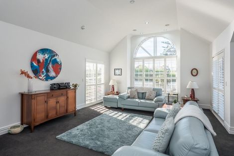 Photo of property in 1 Maple Lane, Waikanae, 5036