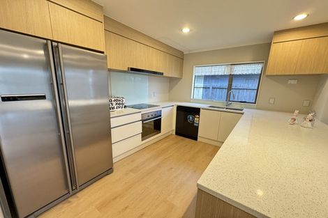 Photo of property in 37 Clover Drive, Henderson, Auckland, 0610