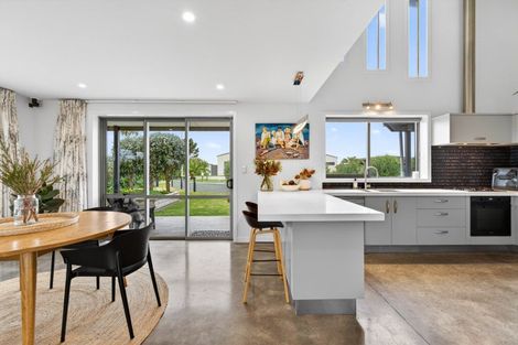 Photo of property in 11 Mer Place, Bay View, Napier, 4104