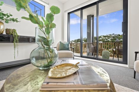 Photo of property in 69u2 Tiketike Way, Brooklyn, Wellington, 6021