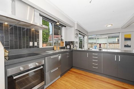 Photo of property in 21 Sandwich Road, St Andrews, Hamilton, 3200