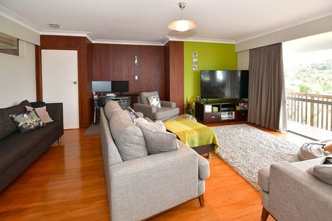 Photo of property in 12 Tawhana Crescent, Red Beach, 0932