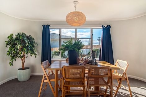 Photo of property in 72 Lynwood Road, New Lynn, Auckland, 0600